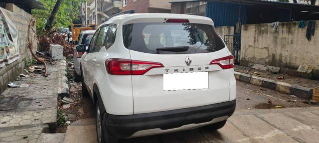 https://images10.gaadi.com/usedcar_image/4617758/original/processed_80db3ce8-08bf-498d-bd9a-304623755cbf.jpg?imwidth=6401