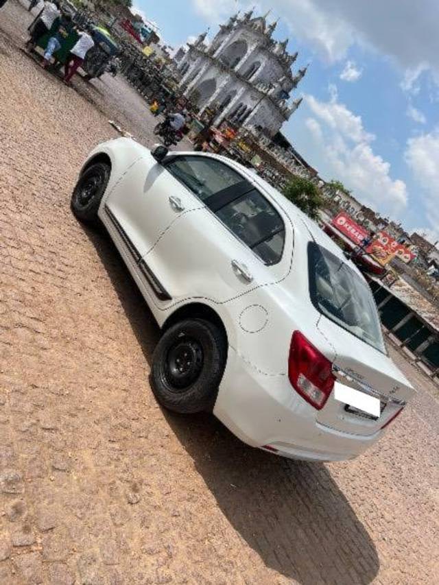 https://images10.gaadi.com/usedcar_image/4617759/original/processed_15cec271-5e2c-4ad7-8286-5c65c2230ce2.jpeg?imwidth=6402