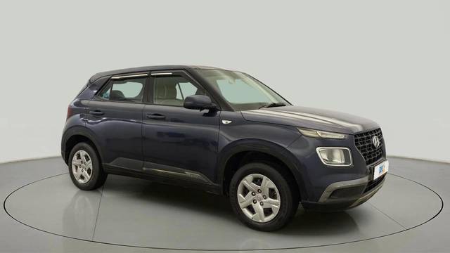 https://images10.gaadi.com/usedcar_image/4617764/original/9a31ee183bd616f8b3d78632167139fe.jpg?imwidth=6400