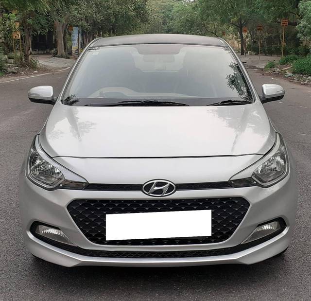 https://images10.gaadi.com/usedcar_image/4617789/original/processed_b9a3757ac7b6a215e94daf8a88939113.jpg?imwidth=6400