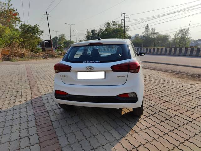 https://images10.gaadi.com/usedcar_image/4617863/original/processed_d982b143ed8b682c00e2e8a2be64f2d5.jpg?imwidth=6401