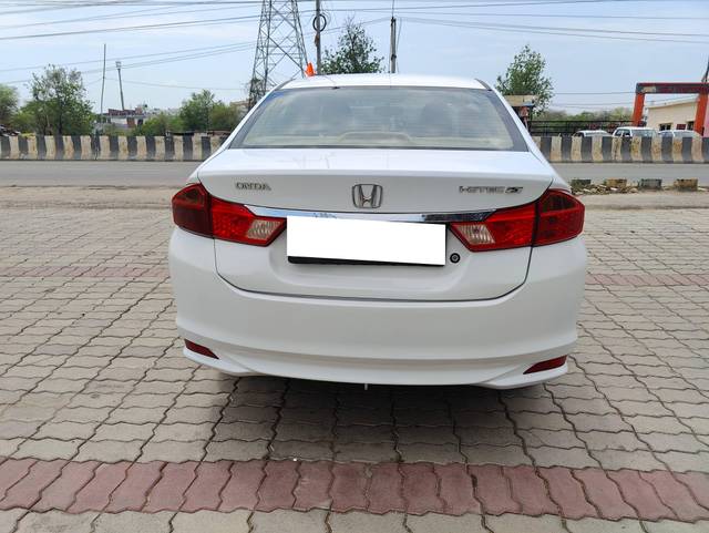 https://images10.gaadi.com/usedcar_image/4617869/original/processed_35d3637bf66c0a485e80607f1fe88bb7.jpg?imwidth=6402