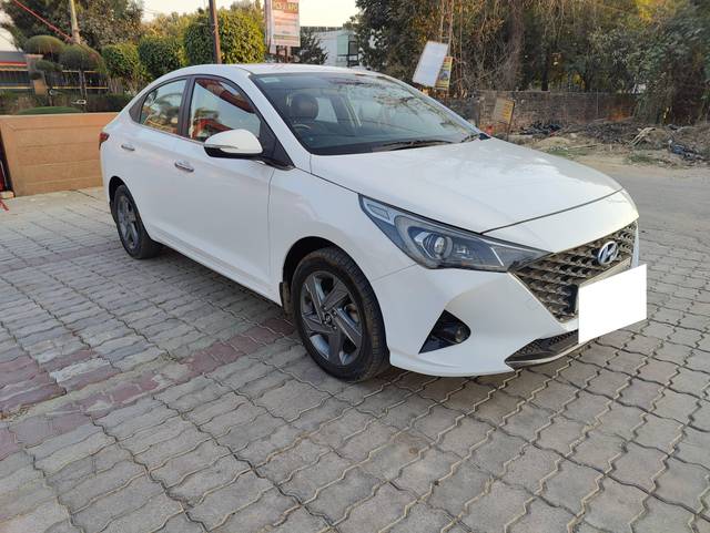 https://images10.gaadi.com/usedcar_image/4617899/original/processed_6505926616bfc6e14e2689784f395396.jpg?imwidth=6400