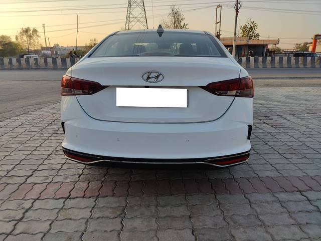https://images10.gaadi.com/usedcar_image/4617899/original/processed_6c9a8d01a2a95e4d86fa46c807846c45.jpg?imwidth=6402