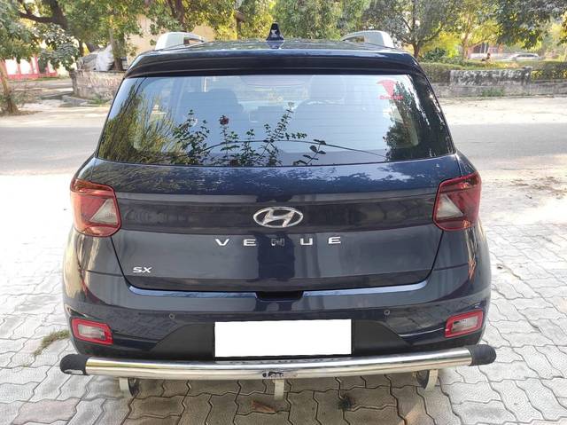 https://images10.gaadi.com/usedcar_image/4617911/original/processed_2ecd6e5dc30a7f8c16d8f7729470026b.jpg?imwidth=6402