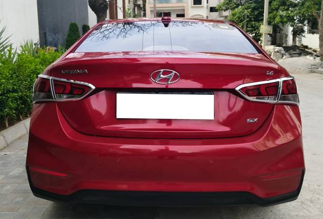 https://images10.gaadi.com/usedcar_image/4617922/original/processed_e5b30cc6-3fa7-4796-8dc0-ac25e6b1dccd.jpg?imwidth=6402