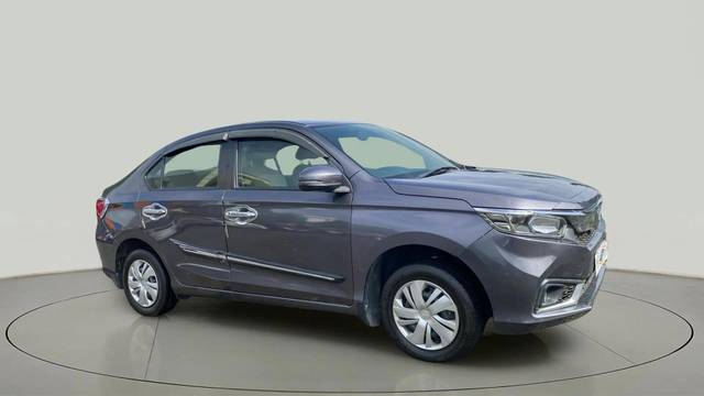 https://images10.gaadi.com/usedcar_image/4617923/original/72a46c5e21a53e4f544d244567db1865.jpg?imwidth=6400