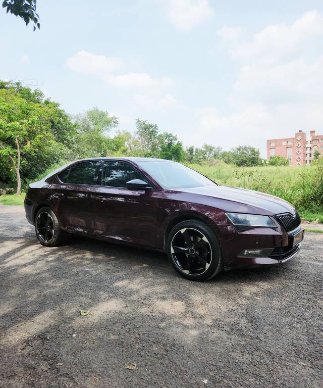 https://images10.gaadi.com/usedcar_image/4617933/original/6420c00347d625942c6ae5c7242e8e47.jpg?imwidth=6400