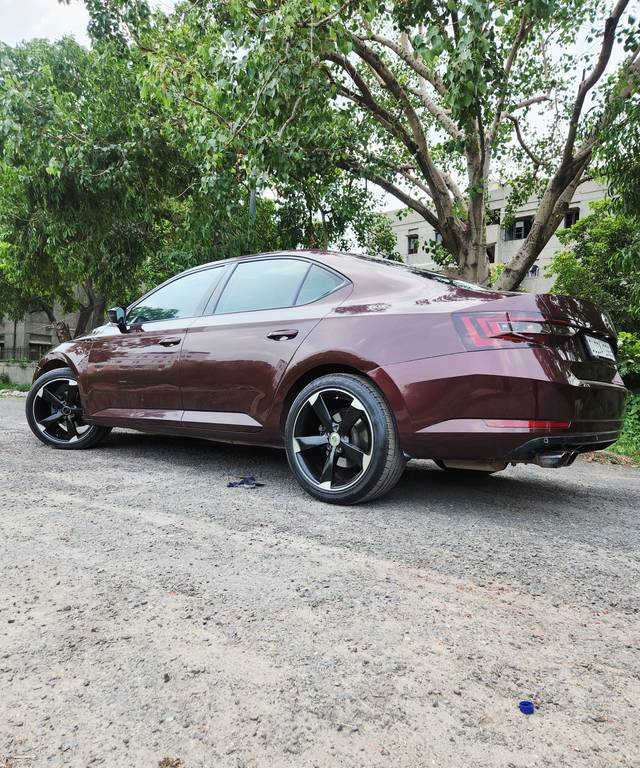 https://images10.gaadi.com/usedcar_image/4617933/original/ae3adec695ec0446cc8e2848cc05db81.jpg?imwidth=6402
