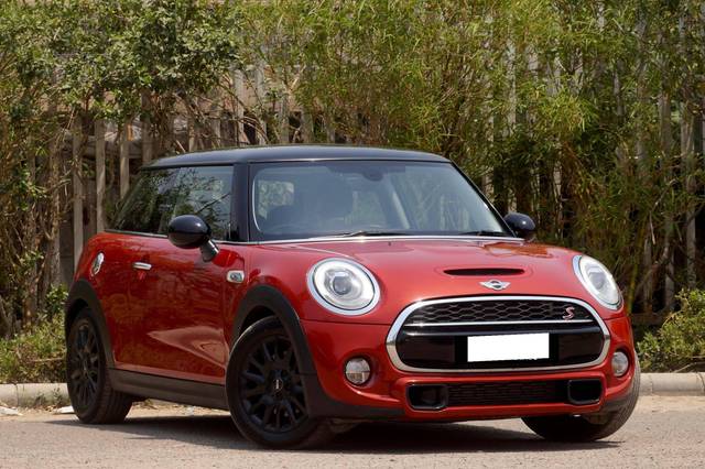 https://images10.gaadi.com/usedcar_image/4617946/original/processed_16a4587f1d0721bd74e308245aca7ec1.jpg?imwidth=6400