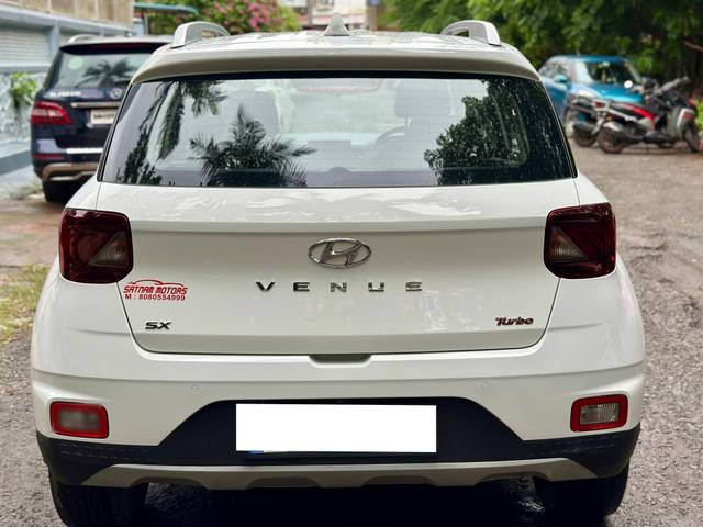 https://images10.gaadi.com/usedcar_image/4617952/original/processed_1ff6e3f5f65828ecd4a3a650443f28d8.jpg?imwidth=6401
