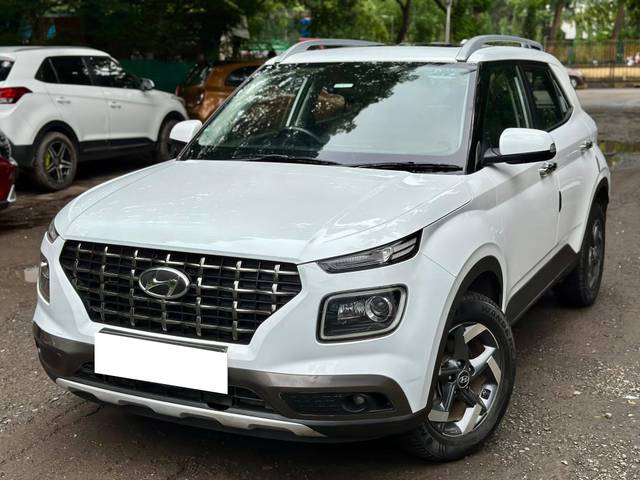 https://images10.gaadi.com/usedcar_image/4617952/original/processed_2fddc2a6704ead6315d8b169be8ddd23.jpg?imwidth=6402