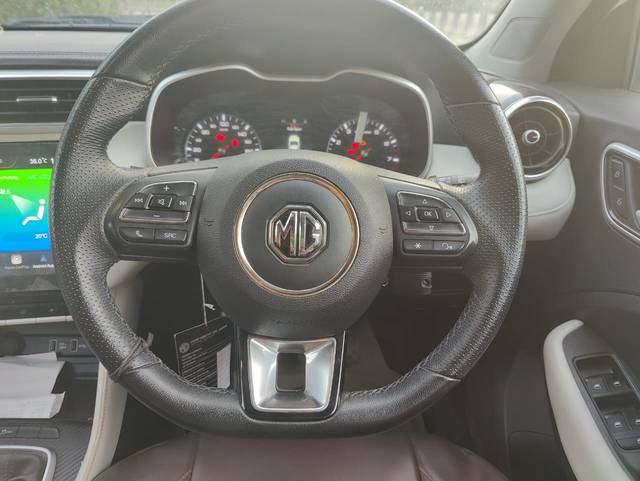 https://images10.gaadi.com/usedcar_image/4617953/original/1d3b3760fa3c024a2e01b7656c52f331.jpg?imwidth=6402