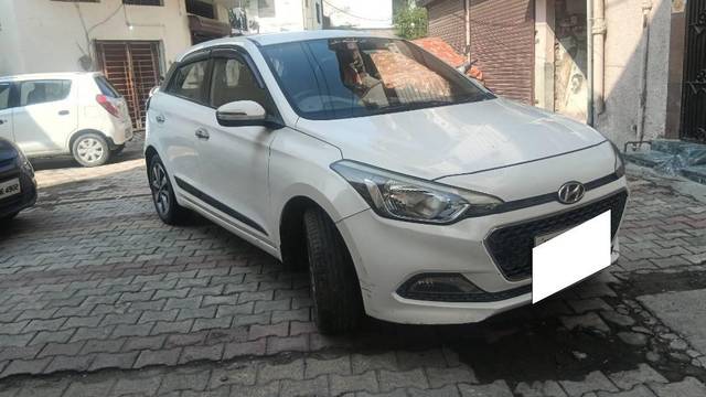 https://images10.gaadi.com/usedcar_image/4617960/original/processed_5a16b594-4961-4f4e-a002-91ad0d553f57.jpg?imwidth=6400
