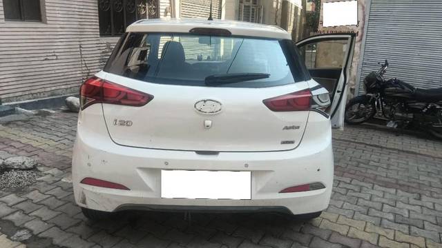https://images10.gaadi.com/usedcar_image/4617960/original/processed_847dd290-c69d-483d-821e-1509017066be.jpg?imwidth=6401