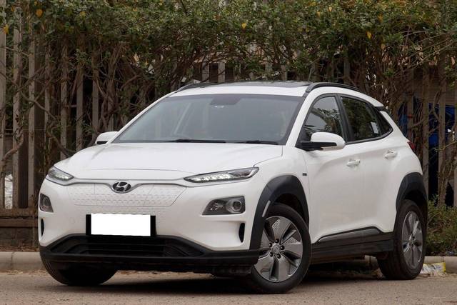 https://images10.gaadi.com/usedcar_image/4617963/original/processed_b646e5c0cc998b2823e40f4d07878bad.jpg?imwidth=6400