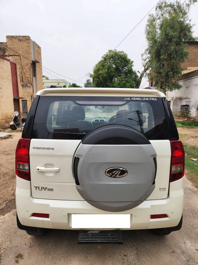 https://images10.gaadi.com/usedcar_image/4617965/original/processed_c19c5ae4-d145-4b65-986b-61e4c5e781cc.jpg?imwidth=6402