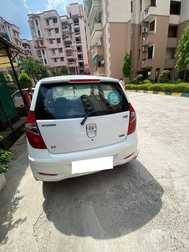 https://images10.gaadi.com/usedcar_image/4617980/original/processed_43970f60-a2c1-460a-af4a-48a38ae57af8.jpg?imwidth=6400
