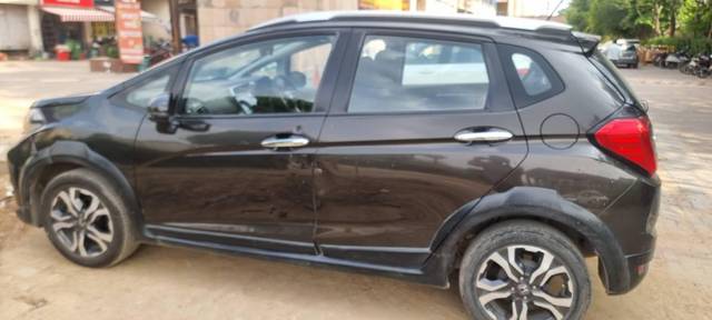 https://images10.gaadi.com/usedcar_image/4617991/original/processed_063352f6-683b-4e4a-ab75-6947cb890d52.jpg?imwidth=6401