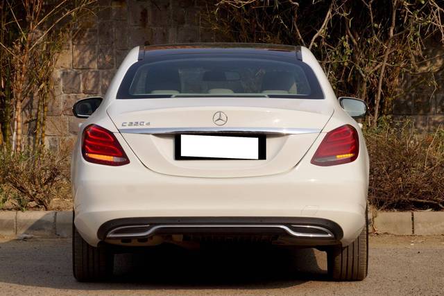 https://images10.gaadi.com/usedcar_image/4618022/original/processed_abbe6a22dab40f0fbc7898fa9c47a75a.jpg?imwidth=6402