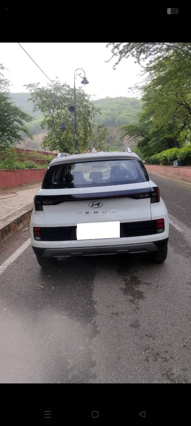https://images10.gaadi.com/usedcar_image/4618026/original/processed_4688e15f02f71f62bb3a5610f1c39823.jpg?imwidth=6401