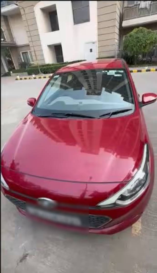 https://images10.gaadi.com/usedcar_image/4618043/original/3272b6bf-620d-46c7-8a30-6db2216434e5.png?imwidth=6400