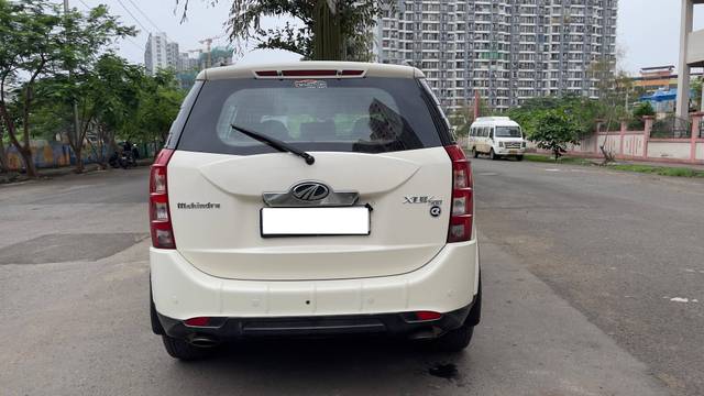 https://images10.gaadi.com/usedcar_image/4618053/original/processed_e315f3e7332c97c1d7c71222a60bb922.jpg?imwidth=6402