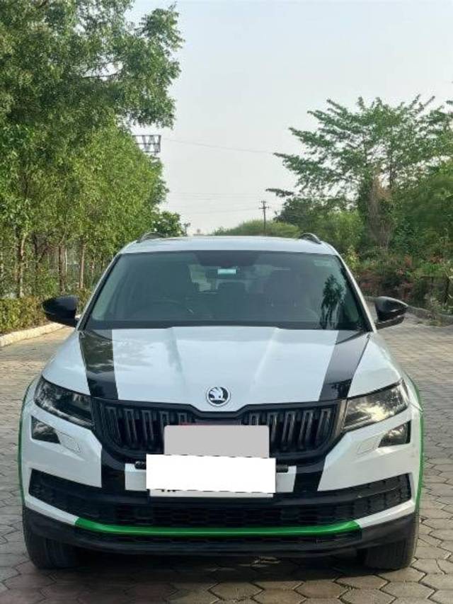 https://images10.gaadi.com/usedcar_image/4618064/original/processed_0e234faf-4c8d-455d-a991-4b619c678aef.jpeg?imwidth=6400