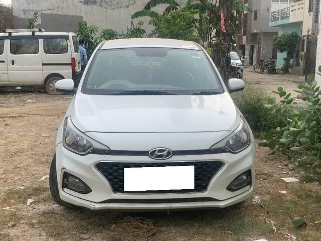 https://images10.gaadi.com/usedcar_image/4618065/original/processed_9b17908b-551d-46c2-8afd-50c7b0e2543b.jpeg?imwidth=6400