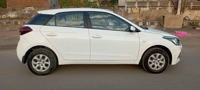 https://images10.gaadi.com/usedcar_image/4618072/original/processed_3b12ee76-7b86-4c13-9aa5-ab268e0985c8.jpg?imwidth=6401