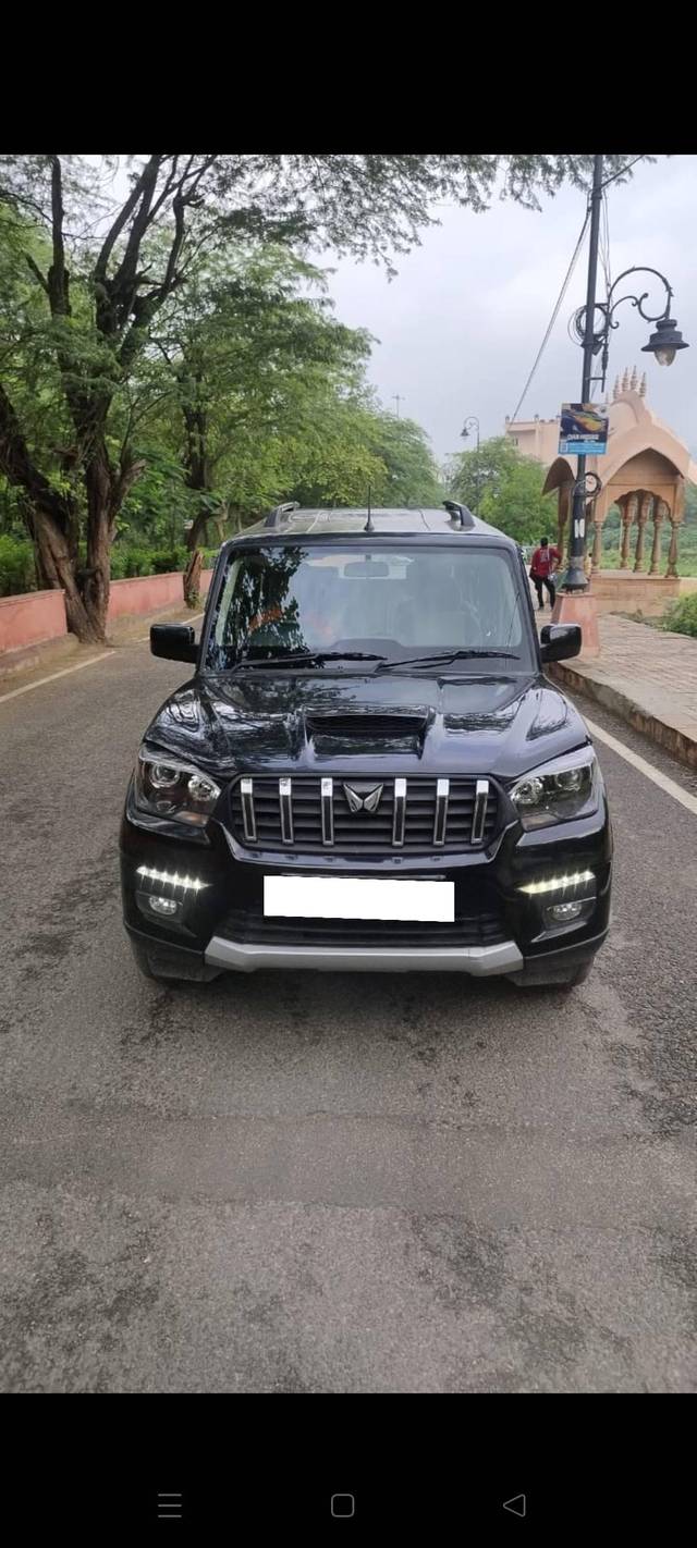 https://images10.gaadi.com/usedcar_image/4618080/original/processed_a151e4e8112a0b4621ccb1c6fb28845f.jpg?imwidth=6400