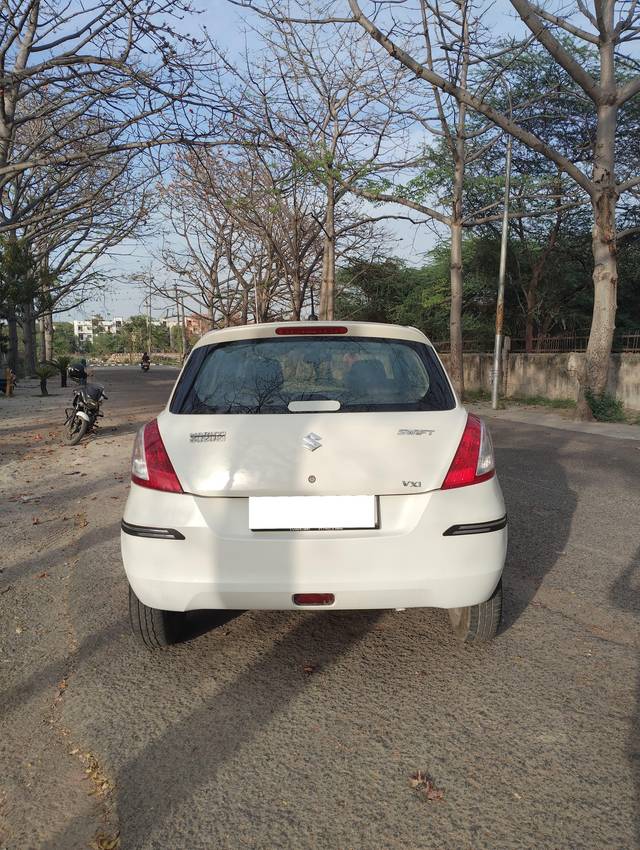 https://images10.gaadi.com/usedcar_image/4618087/original/processed_bfc6ea383e359e0e1b1b854c04a74f9d.jpg?imwidth=6402