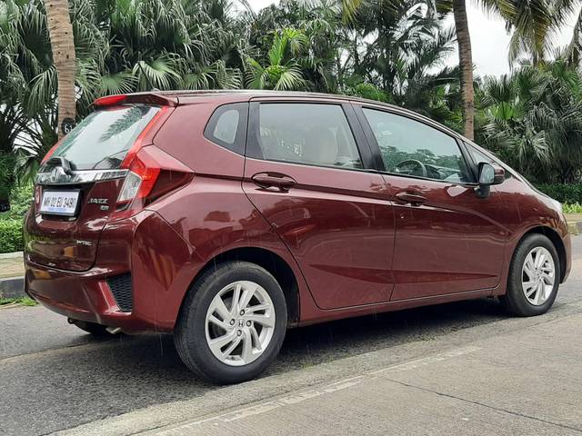 https://images10.gaadi.com/usedcar_image/4618089/original/processed_5a8484ea8e5d8f065944ca726085aacc.jpg?imwidth=6402