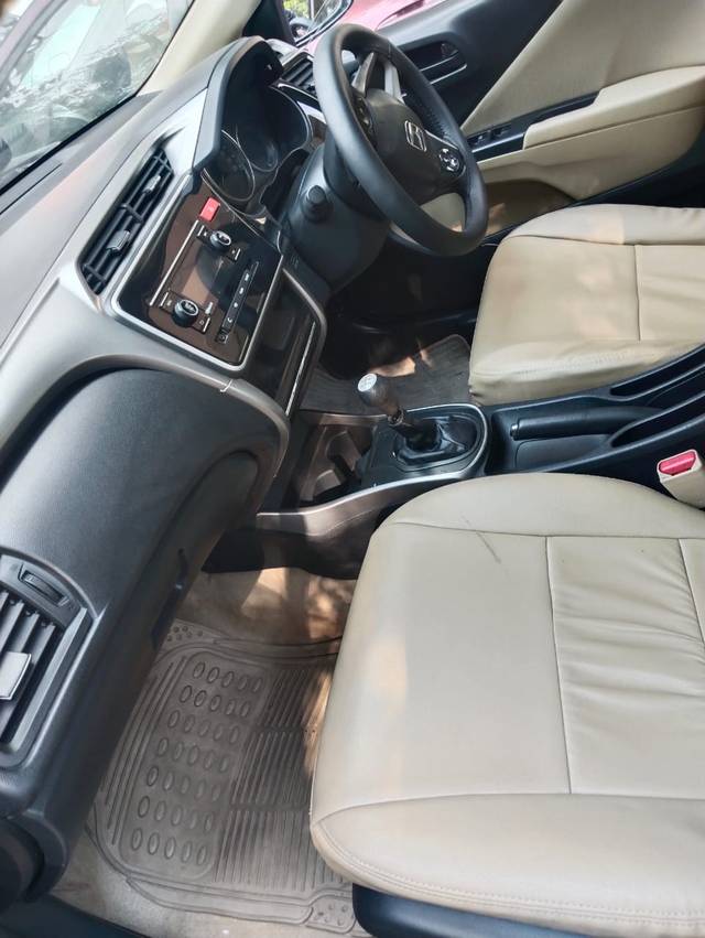 https://images10.gaadi.com/usedcar_image/4618090/original/bf4798385a904e3b3a90549edf9d7221.jpg?imwidth=6402