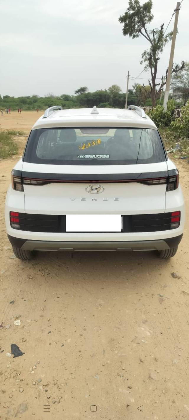 https://images10.gaadi.com/usedcar_image/4618099/original/processed_0eb9de9ae72ef32d94e6e71602a20b39.jpg?imwidth=6401