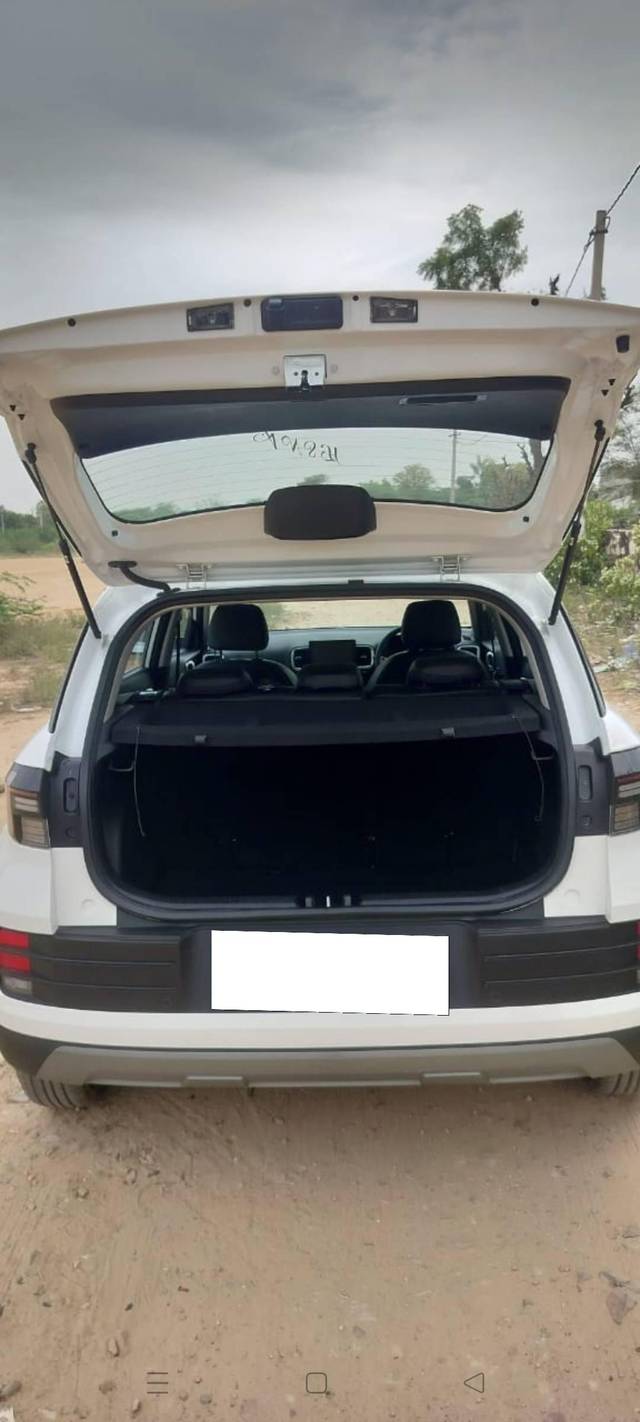 https://images10.gaadi.com/usedcar_image/4618099/original/processed_3fa6b4599c8448112e5f8670d6a8996e.jpg?imwidth=6400