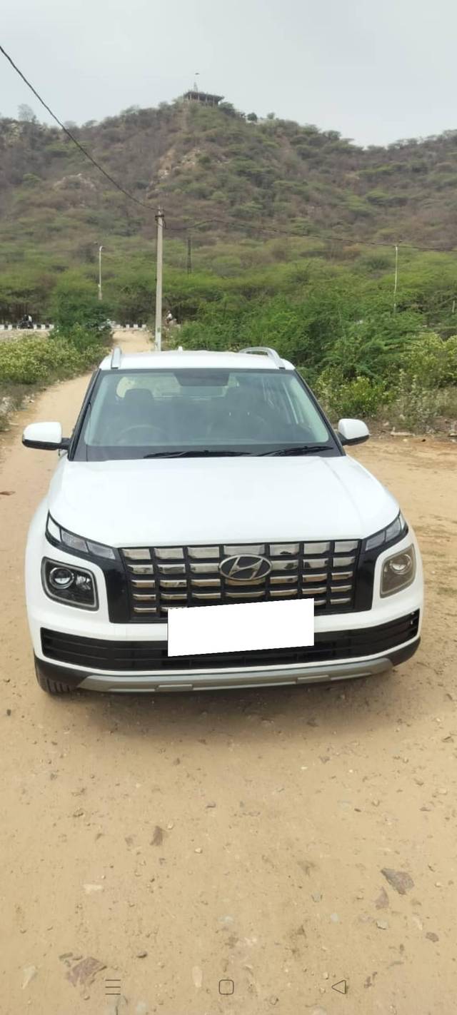 https://images10.gaadi.com/usedcar_image/4618099/original/processed_463868c650cbc17e4d45dc0118f2599d.jpg?imwidth=6402