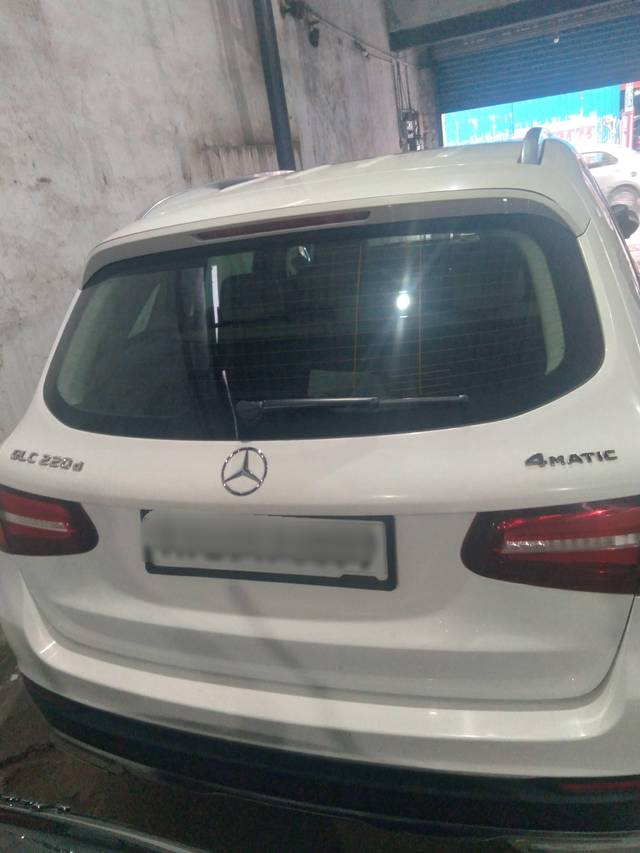 https://images10.gaadi.com/usedcar_image/4618186/original/processed_9fec2cebd5370bf505225f295dcd1557.jpg?imwidth=6402