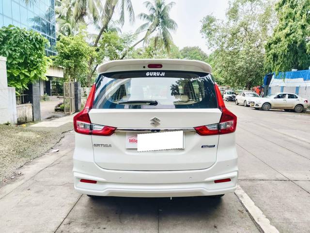 https://images10.gaadi.com/usedcar_image/4618188/original/processed_6cca0cb6eb48d7580e802f994b1604fe.jpeg?imwidth=6402