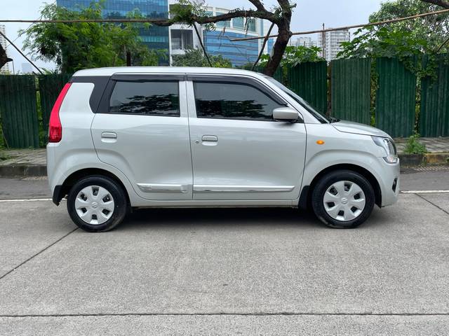 https://images10.gaadi.com/usedcar_image/4618218/original/19653de39bc7442677ec5ea8c45fe383.jpg?imwidth=6401