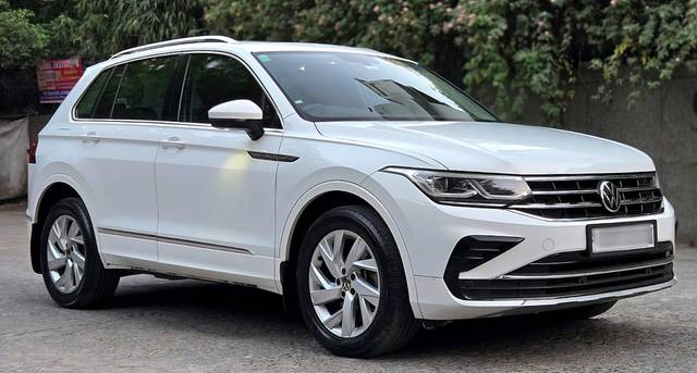 https://images10.gaadi.com/usedcar_image/4618232/original/processed_43d8fd0792bdc00f31b2d711bba8b1b2.jpg?imwidth=6400