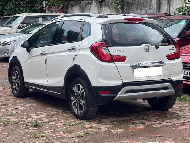 https://images10.gaadi.com/usedcar_image/4618236/original/processed_703f868638c0eb4522f0218f8532459b.jpg?imwidth=6402