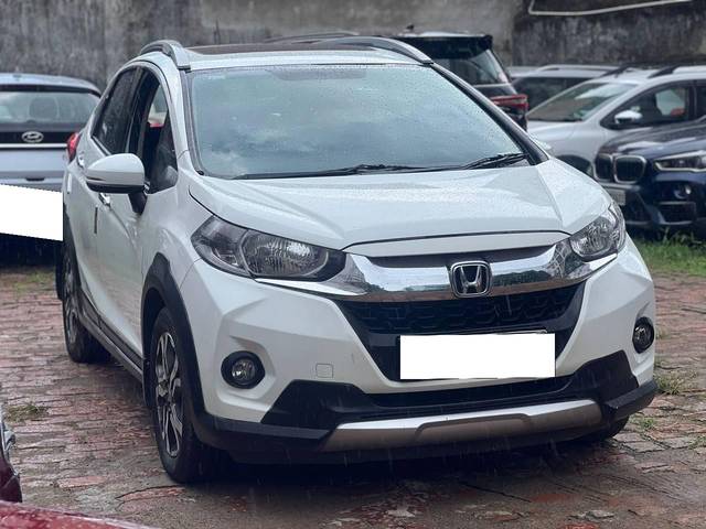 https://images10.gaadi.com/usedcar_image/4618236/original/processed_a8d4256b3c23255974da881b37fd29bb.jpg?imwidth=6400