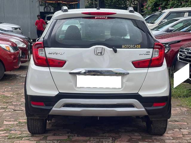 https://images10.gaadi.com/usedcar_image/4618236/original/processed_f512bf46d64a8a9cf18fe2febb16f49c.jpg?imwidth=6401