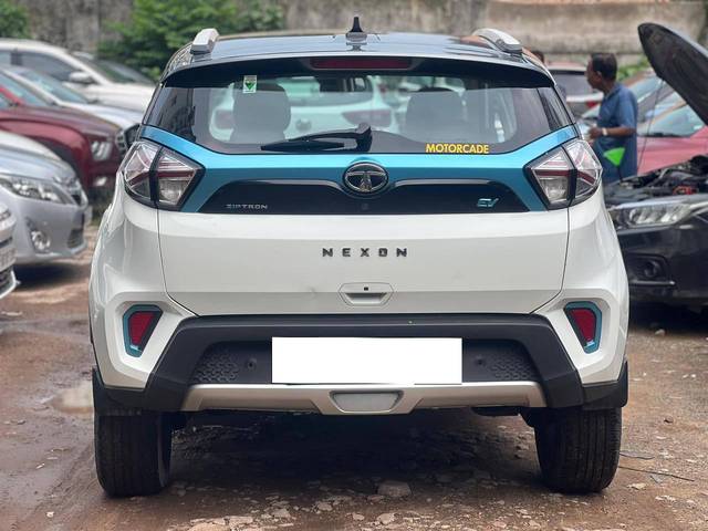 https://images10.gaadi.com/usedcar_image/4618239/original/processed_2145c6aa84571768290666a439e9cd7b.jpg?imwidth=6401