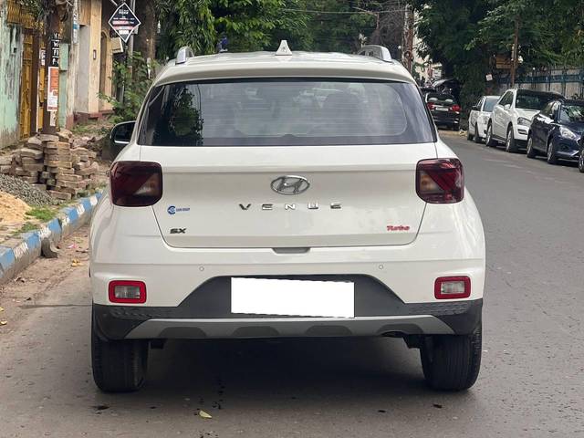 https://images10.gaadi.com/usedcar_image/4618243/original/processed_8d5199008bba1fe6c499998474b6b961.jpg?imwidth=6402
