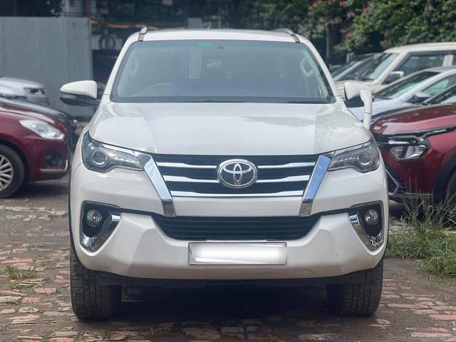 https://images10.gaadi.com/usedcar_image/4618248/original/processed_c132deff414df6a6b69d86eb6091b1b2.jpg?imwidth=6402
