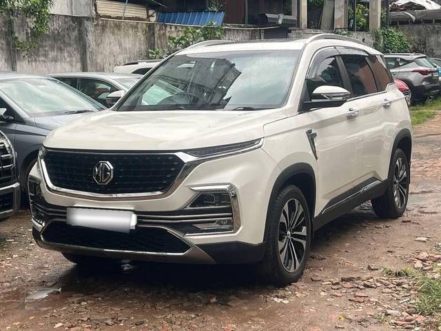 https://images10.gaadi.com/usedcar_image/4618304/original/processed_5ed46e3a82fc9705bae898fe045d245b.jpg?imwidth=6402