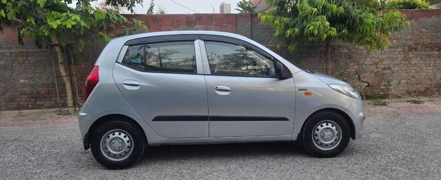https://images10.gaadi.com/usedcar_image/4618312/original/processed_961d0cab4397e1062297e08f2f1f038c.jpg?imwidth=6401