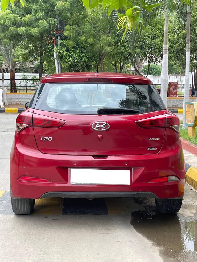 https://images10.gaadi.com/usedcar_image/4618313/original/processed_e4404bfabb6f2a8809059055399017dd.jpg?imwidth=6401